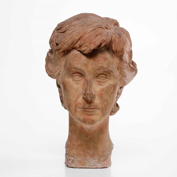 Testa di donna in terracotta siglata con monogramma, anni 40  - Asta Scultura - Associazione Nazionale - Case d'Asta italiane