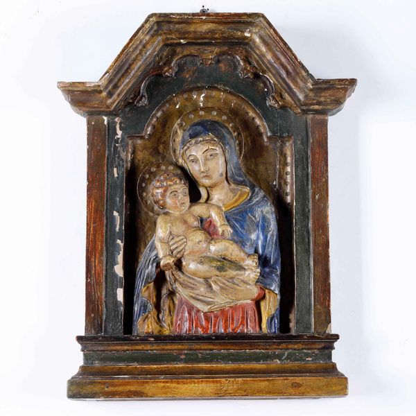 Rilievo raffigurante Madonna con Bambino entro edicola nei modi della scultura rinascimentale.<BR>XIX secolo  - Asta Scultura - Associazione Nazionale - Case d'Asta italiane