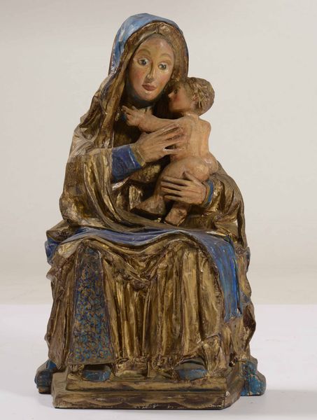 Scultura in cartapesta dipinta raffigurante Madonna con Bambino, XX secolo  - Asta Scultura - Associazione Nazionale - Case d'Asta italiane