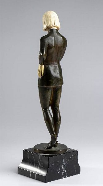 Scultura tedesca in bronzo raffigurante una figura maschile - firmata SCHTIMPE  - Asta Mobili e Oggetti d'Arte dal XVII all'inizio del XX Secolo - Associazione Nazionale - Case d'Asta italiane