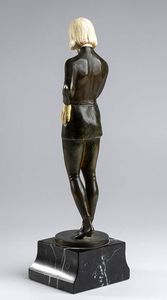 Scultura tedesca in bronzo raffigurante una figura maschile - firmata SCHTIMPE  - Asta Mobili e Oggetti d'Arte dal XVII all'inizio del XX Secolo - Associazione Nazionale - Case d'Asta italiane