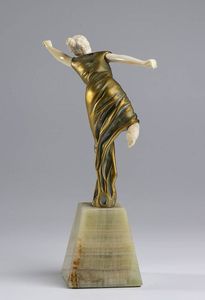 Scultura francese in bronzo raffigurante ballerina con abito dorato - firmata OMERTH  - Asta Mobili e Oggetti d'Arte dal XVII all'inizio del XX Secolo - Associazione Nazionale - Case d'Asta italiane