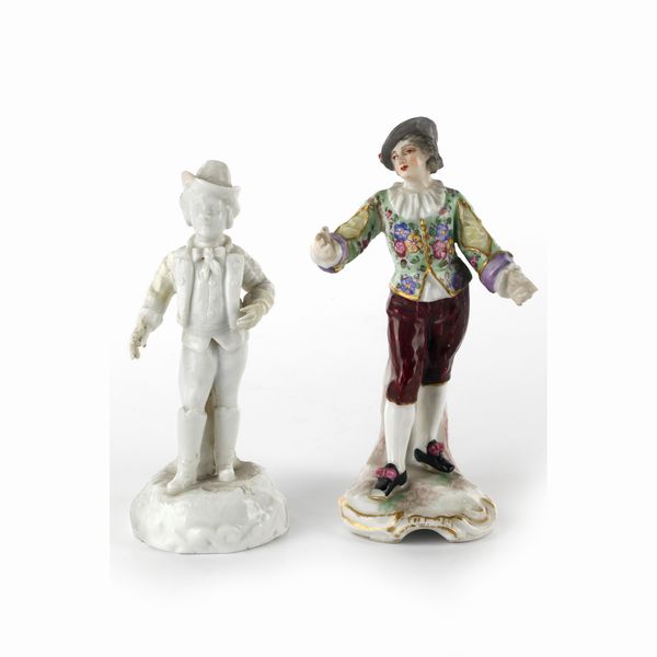 Lotto di 2 sculture in volume giovani con cappello  - Asta Smart Auction: Arredi, Dipinti, Sculture e altro a prezzi vantaggiosi - Associazione Nazionale - Case d'Asta italiane