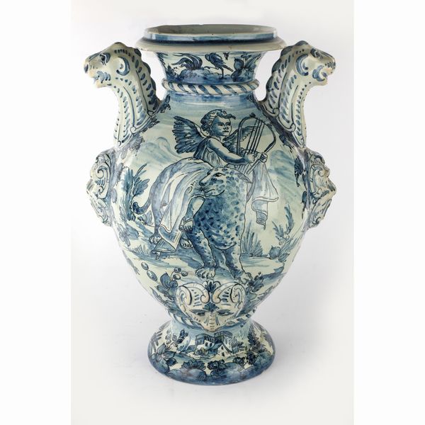 Idria in ceramica biansato con personaggi e paesaggio  - Asta Smart Auction: Arredi, Dipinti, Sculture e altro a prezzi vantaggiosi - Associazione Nazionale - Case d'Asta italiane