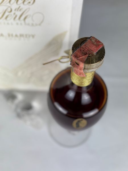 Hardy Cognac Noces de Perle Speciale Reserve  France, 1 bottle.  0.70cl - 40% vol.  Level: lower neck (BN), normal for wines of any age.  Condition report: label and capsule in perfect condition.  Â  - Asta Vini e Distillati. D'Annata, Pregiati e da Collezione - Associazione Nazionale - Case d'Asta italiane