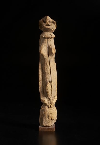 Montol - Nigeria : Scultura antropomorfa stilizzata.  Legno a patina chiara.  - Asta Asta 422 | AFRICA, OCEANIA E AMERICHE - ARTIGIANATO AFRICANO: VARI COMMITTENTI E SELEZIONE DALLA COLLEZIONE BARTOLOMUCCI Online - Associazione Nazionale - Case d'Asta italiane