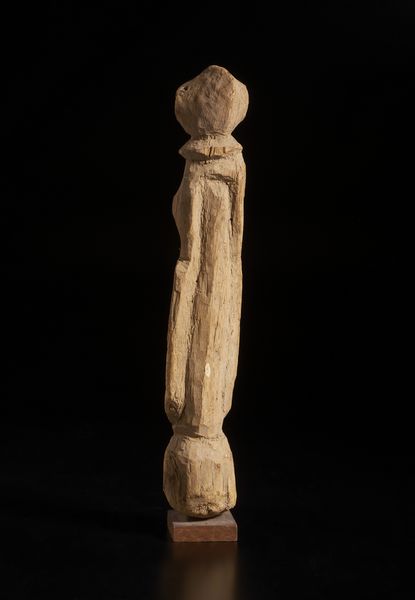 Montol - Nigeria : Scultura antropomorfa stilizzata.  Legno a patina chiara.  - Asta Asta 422 | AFRICA, OCEANIA E AMERICHE - ARTIGIANATO AFRICANO: VARI COMMITTENTI E SELEZIONE DALLA COLLEZIONE BARTOLOMUCCI Online - Associazione Nazionale - Case d'Asta italiane