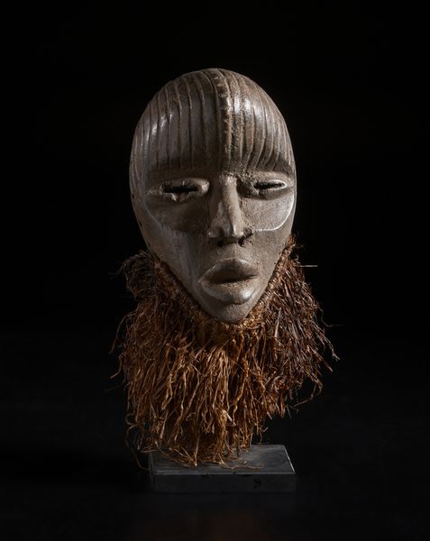 Dan - Costa d'Avorio/Liberia : Maschera antropomorfa.Legno duro a patina scura e rafia.  - Asta Asta 422 | AFRICA, OCEANIA E AMERICHE - ARTIGIANATO AFRICANO: VARI COMMITTENTI E SELEZIONE DALLA COLLEZIONE BARTOLOMUCCI Online - Associazione Nazionale - Case d'Asta italiane