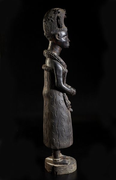 Artigianato africano : Grande scultura antropomorfa femminile rappresentante una regina africana di ottima qualit d'intaglio e dovizia di particolari.Legno duro.  - Asta Asta 422 | AFRICA, OCEANIA E AMERICHE - ARTIGIANATO AFRICANO: VARI COMMITTENTI E SELEZIONE DALLA COLLEZIONE BARTOLOMUCCI Online - Associazione Nazionale - Case d'Asta italiane