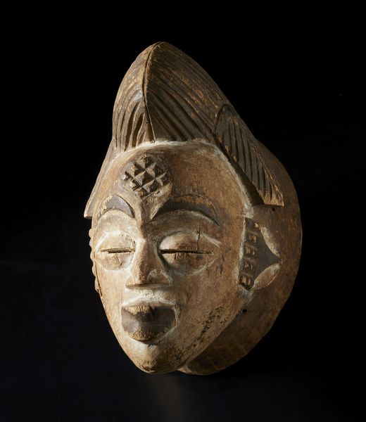 Punu - Gabon : Maschera antropomorfa femminile. Legno, caolino e pigmenti.  - Asta Asta 422 | AFRICA, OCEANIA E AMERICHE - ARTIGIANATO AFRICANO: VARI COMMITTENTI E SELEZIONE DALLA COLLEZIONE BARTOLOMUCCI Online - Associazione Nazionale - Case d'Asta italiane