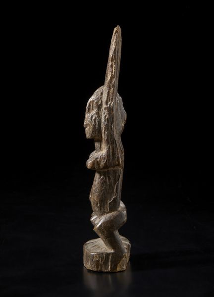 Dogon - Mali : Scultura con due figure antropomorfe stilizzate con braccia alzate.Legno duro a patina scura.  - Asta Asta 422 | AFRICA, OCEANIA E AMERICHE - ARTIGIANATO AFRICANO: VARI COMMITTENTI E SELEZIONE DALLA COLLEZIONE BARTOLOMUCCI Online - Associazione Nazionale - Case d'Asta italiane