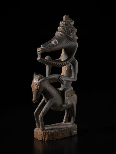 Senufo - Costa d'Avorio/Mali : Scultura in forma di cavallo e cavaliere. Legno a patina nera.  - Asta Asta 422 | AFRICA, OCEANIA E AMERICHE - ARTIGIANATO AFRICANO: VARI COMMITTENTI E SELEZIONE DALLA COLLEZIONE BARTOLOMUCCI Online - Associazione Nazionale - Case d'Asta italiane