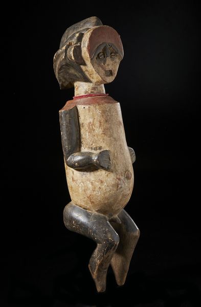 Ambete - Gabon : Scultura/reliquiario in forma antropomorfa.Legno, caolino pigmenti e perline.  - Asta Asta 422 | AFRICA, OCEANIA E AMERICHE - ARTIGIANATO AFRICANO: VARI COMMITTENTI E SELEZIONE DALLA COLLEZIONE BARTOLOMUCCI Online - Associazione Nazionale - Case d'Asta italiane