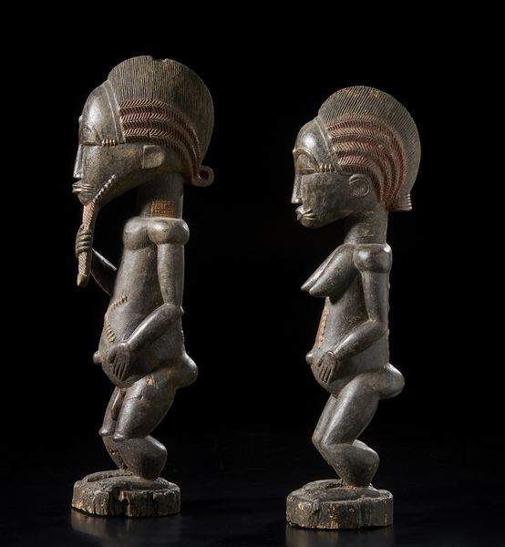 Baule - Costa d'Avorio : Coppia di sculture antropomorfe Blolo bian e Blolo bla.Legno duro a patina scura e pigmenti.  - Asta Asta 422 | AFRICA, OCEANIA E AMERICHE - ARTIGIANATO AFRICANO: VARI COMMITTENTI E SELEZIONE DALLA COLLEZIONE BARTOLOMUCCI Online - Associazione Nazionale - Case d'Asta italiane