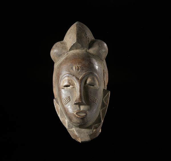 Baule - Costa d'Avorio : Maschera antropomorfa. Legno a patina marrone.  - Asta Asta 422 | AFRICA, OCEANIA E AMERICHE - ARTIGIANATO AFRICANO: VARI COMMITTENTI E SELEZIONE DALLA COLLEZIONE BARTOLOMUCCI Online - Associazione Nazionale - Case d'Asta italiane