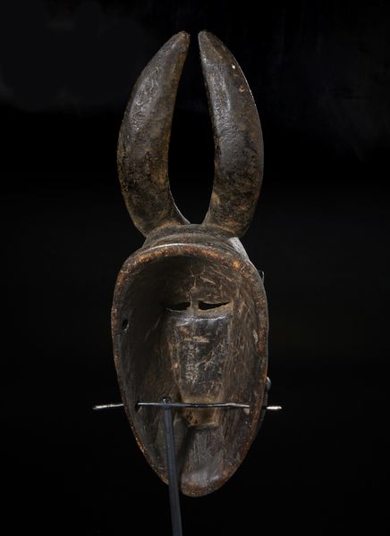 Ligbi - Ghana, Costa d'Avorio : Maschera antropozoomorfa. Legno duro a patina scura.  - Asta Asta 422 | AFRICA, OCEANIA E AMERICHE - ARTIGIANATO AFRICANO: VARI COMMITTENTI E SELEZIONE DALLA COLLEZIONE BARTOLOMUCCI Online - Associazione Nazionale - Case d'Asta italiane