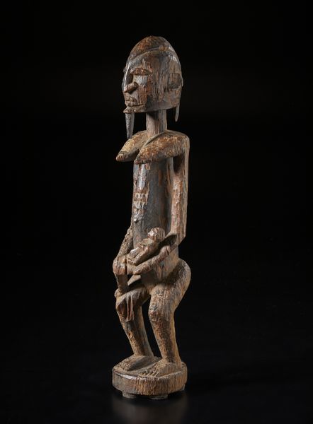 Dogon - Mali : Scultura antropomorfa in forma di maternit.Legno a patina scura.  - Asta Asta 422 | AFRICA, OCEANIA E AMERICHE - ARTIGIANATO AFRICANO: VARI COMMITTENTI E SELEZIONE DALLA COLLEZIONE BARTOLOMUCCI Online - Associazione Nazionale - Case d'Asta italiane