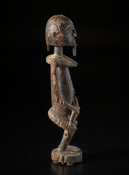 Dogon - Mali : Scultura antropomorfa in forma di maternit.Legno a patina scura.  - Asta Asta 422 | AFRICA, OCEANIA E AMERICHE - ARTIGIANATO AFRICANO: VARI COMMITTENTI E SELEZIONE DALLA COLLEZIONE BARTOLOMUCCI Online - Associazione Nazionale - Case d'Asta italiane