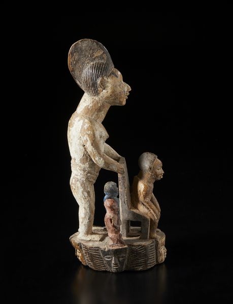 Yoruba -Nigeria : Gruppo scultoreo con figure antropomorfe. Legno, caolino e pigmenti.  - Asta Asta 422 | AFRICA, OCEANIA E AMERICHE - ARTIGIANATO AFRICANO: VARI COMMITTENTI E SELEZIONE DALLA COLLEZIONE BARTOLOMUCCI Online - Associazione Nazionale - Case d'Asta italiane