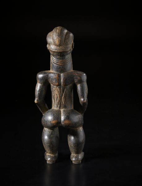 Bete - Costa d'Avorio : Scultura antropomorfa femminile. Legno a patina scura.  - Asta Asta 422 | AFRICA, OCEANIA E AMERICHE - ARTIGIANATO AFRICANO: VARI COMMITTENTI E SELEZIONE DALLA COLLEZIONE BARTOLOMUCCI Online - Associazione Nazionale - Case d'Asta italiane