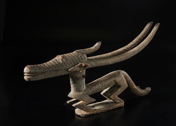 Bambara - Mali : Scultura zoomorfa in forma di antilope stilizzata o Chywara. Legno, pelle, fibre e perline.  - Asta Asta 422 | AFRICA, OCEANIA E AMERICHE - ARTIGIANATO AFRICANO: VARI COMMITTENTI E SELEZIONE DALLA COLLEZIONE BARTOLOMUCCI Online - Associazione Nazionale - Case d'Asta italiane