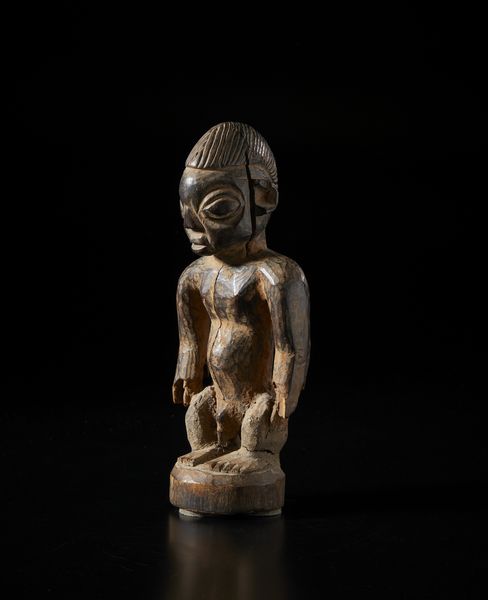 Yoruba -Nigeria : Scultura antropomorfa di gemello Ibeji singolo. Legno a patina scura.  - Asta Asta 422 | AFRICA, OCEANIA E AMERICHE - ARTIGIANATO AFRICANO: VARI COMMITTENTI E SELEZIONE DALLA COLLEZIONE BARTOLOMUCCI Online - Associazione Nazionale - Case d'Asta italiane