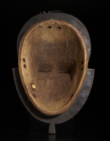 Yaure - Costa d'Avorio : Maschera antropomorfa con pettine a sei punte posto sulla fronte. Legno duro a patina nera.  - Asta Asta 422 | AFRICA, OCEANIA E AMERICHE - ARTIGIANATO AFRICANO: VARI COMMITTENTI E SELEZIONE DALLA COLLEZIONE BARTOLOMUCCI Online - Associazione Nazionale - Case d'Asta italiane