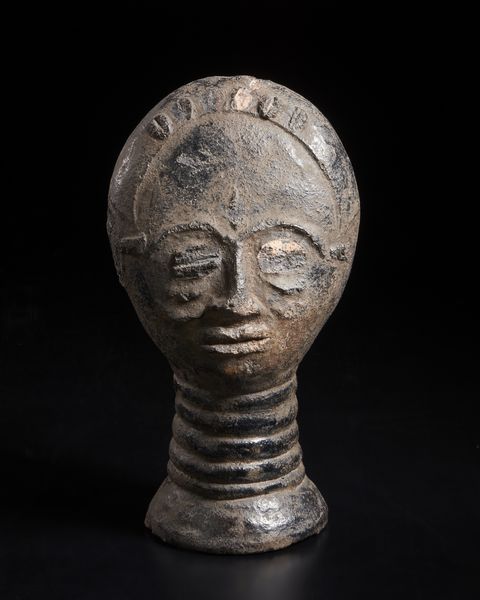 Akan - Ghana e Costa d'Avorio : Scultura in forma di testa antropomorfa. Terracotta e pigmento.  - Asta Asta 422 | AFRICA, OCEANIA E AMERICHE - ARTIGIANATO AFRICANO: VARI COMMITTENTI E SELEZIONE DALLA COLLEZIONE BARTOLOMUCCI Online - Associazione Nazionale - Case d'Asta italiane