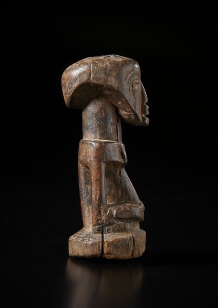 Luba - Repubblica Democratica del Congo : Scultura antropomorfa a mezzo busto. Legno a patina scura.  - Asta Asta 422 | AFRICA, OCEANIA E AMERICHE - ARTIGIANATO AFRICANO: VARI COMMITTENTI E SELEZIONE DALLA COLLEZIONE BARTOLOMUCCI Online - Associazione Nazionale - Case d'Asta italiane