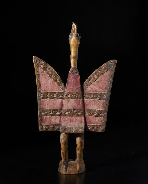 Senufo - Costa d'Avorio/Mali : Scultura  zoomorfa a forma di uccello Calao. Legno duro a patina chiara, metallo e stoffa.  - Asta Asta 422 | AFRICA, OCEANIA E AMERICHE - ARTIGIANATO AFRICANO: VARI COMMITTENTI E SELEZIONE DALLA COLLEZIONE BARTOLOMUCCI Online - Associazione Nazionale - Case d'Asta italiane