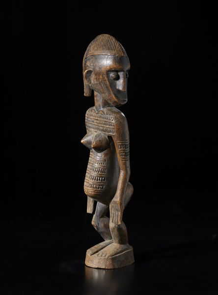 Bambara - Mali : Scultura antropomorfa con testa di profilo.Legno duro a patina bruna e scura.  - Asta Asta 422 | AFRICA, OCEANIA E AMERICHE - ARTIGIANATO AFRICANO: VARI COMMITTENTI E SELEZIONE DALLA COLLEZIONE BARTOLOMUCCI Online - Associazione Nazionale - Case d'Asta italiane