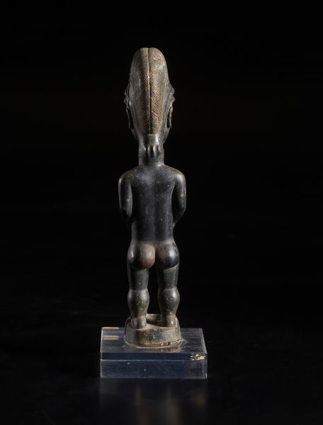 Baule - Costa d'Avorio : Figura antropomorfa femminile. Legno duro a patina nera.  - Asta Asta 422 | AFRICA, OCEANIA E AMERICHE - ARTIGIANATO AFRICANO: VARI COMMITTENTI E SELEZIONE DALLA COLLEZIONE BARTOLOMUCCI Online - Associazione Nazionale - Case d'Asta italiane