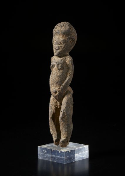 Lobi - Burkina Faso/Costa d'Avorio : Scultura antropomorfa Bateba. Legno a patina scura e crostosa.  - Asta Asta 422 | AFRICA, OCEANIA E AMERICHE - ARTIGIANATO AFRICANO: VARI COMMITTENTI E SELEZIONE DALLA COLLEZIONE BARTOLOMUCCI Online - Associazione Nazionale - Case d'Asta italiane