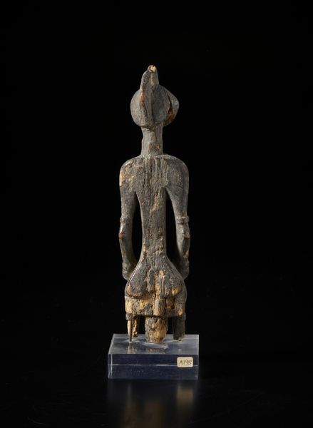 Bambara - Mali : Scultura antropomorfa seduta su seggio. Legno a patina scura.  - Asta Asta 422 | AFRICA, OCEANIA E AMERICHE - ARTIGIANATO AFRICANO: VARI COMMITTENTI E SELEZIONE DALLA COLLEZIONE BARTOLOMUCCI Online - Associazione Nazionale - Case d'Asta italiane