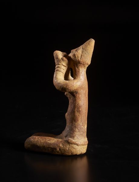 Bambara - Mali : Scultura antropomorfa  inginocchiata. Terracotta.  - Asta Asta 422 | AFRICA, OCEANIA E AMERICHE - ARTIGIANATO AFRICANO: VARI COMMITTENTI E SELEZIONE DALLA COLLEZIONE BARTOLOMUCCI Online - Associazione Nazionale - Case d'Asta italiane