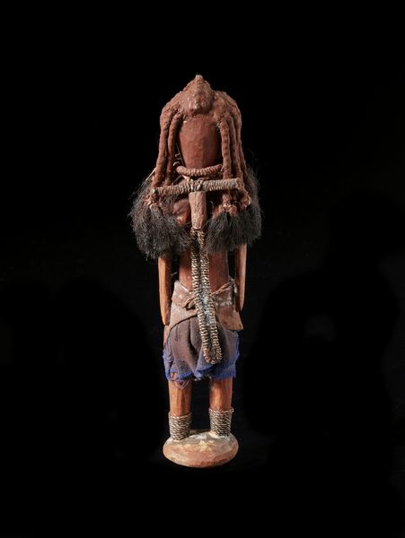 Himba, Namibia : Bambola antropomorfa. Legno, fibre, tessuto, pelle e pigmento rosso.  - Asta Asta 422 | AFRICA, OCEANIA E AMERICHE - ARTIGIANATO AFRICANO: VARI COMMITTENTI E SELEZIONE DALLA COLLEZIONE BARTOLOMUCCI Online - Associazione Nazionale - Case d'Asta italiane