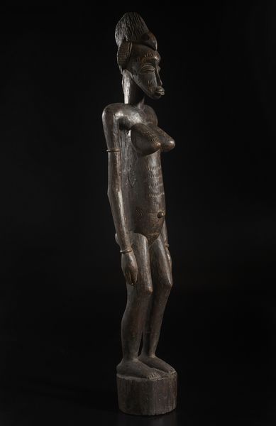 Senufo - Costa d'Avorio/Mali/Burkina Faso : Grande scultura antropomorfa femminile. Legno duro a patina scura.  - Asta Asta 422 | AFRICA, OCEANIA E AMERICHE - ARTIGIANATO AFRICANO: VARI COMMITTENTI E SELEZIONE DALLA COLLEZIONE BARTOLOMUCCI Online - Associazione Nazionale - Case d'Asta italiane