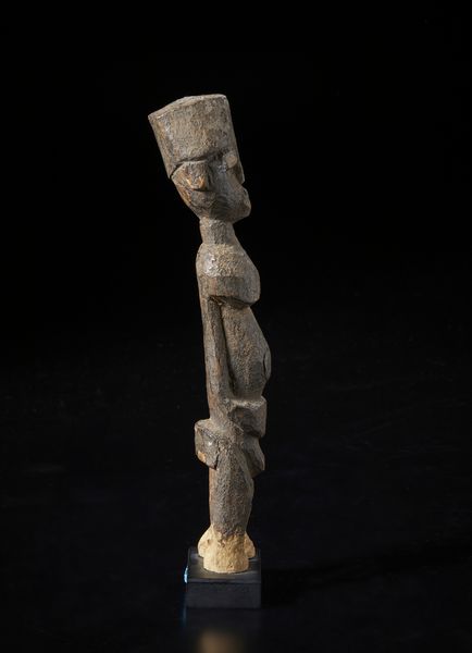 Lobi - Burkina Faso/Costa d'Avorio : Scultura antropomorfa Bateba. Legno duro a patina scura.  - Asta Asta 422 | AFRICA, OCEANIA E AMERICHE - ARTIGIANATO AFRICANO: VARI COMMITTENTI E SELEZIONE DALLA COLLEZIONE BARTOLOMUCCI Online - Associazione Nazionale - Case d'Asta italiane