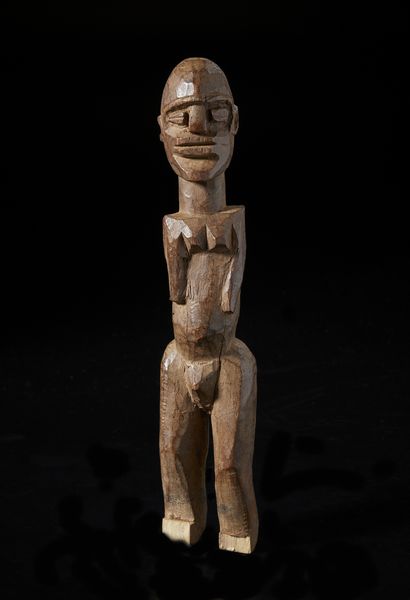 Lobi - Burkina Faso/Costa d'Avorio : Scultura antropomorfa Bateba.Legno duro a patina marrone.  - Asta Asta 422 | AFRICA, OCEANIA E AMERICHE - ARTIGIANATO AFRICANO: VARI COMMITTENTI E SELEZIONE DALLA COLLEZIONE BARTOLOMUCCI Online - Associazione Nazionale - Case d'Asta italiane