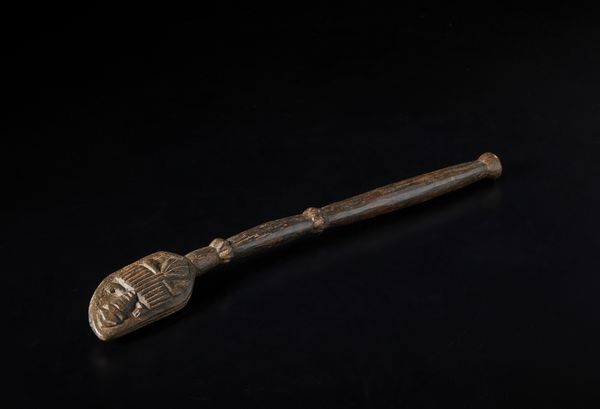 Yoruba -Nigeria : Scettro o Shango con testa antropomorfa. Legno duro a patina scura.  - Asta Asta 422 | AFRICA, OCEANIA E AMERICHE - ARTIGIANATO AFRICANO: VARI COMMITTENTI E SELEZIONE DALLA COLLEZIONE BARTOLOMUCCI Online - Associazione Nazionale - Case d'Asta italiane