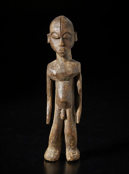 Lobi - Burkina Faso : Scultura antropomorfa Bateba.Legno duro a patina chiara.  - Asta Asta 422 | AFRICA, OCEANIA E AMERICHE - ARTIGIANATO AFRICANO: VARI COMMITTENTI E SELEZIONE DALLA COLLEZIONE BARTOLOMUCCI Online - Associazione Nazionale - Case d'Asta italiane