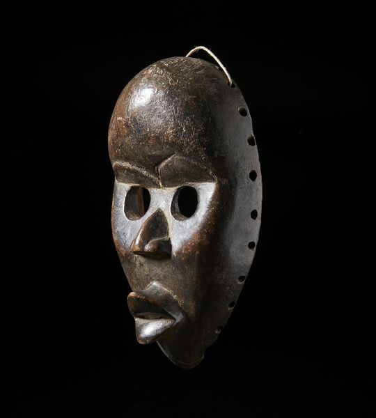 Dan - Costa d'Avorio/Liberia : Maschera antropomorfa. Legno duro a patina scura.  - Asta Asta 422 | AFRICA, OCEANIA E AMERICHE - ARTIGIANATO AFRICANO: VARI COMMITTENTI E SELEZIONE DALLA COLLEZIONE BARTOLOMUCCI Online - Associazione Nazionale - Case d'Asta italiane