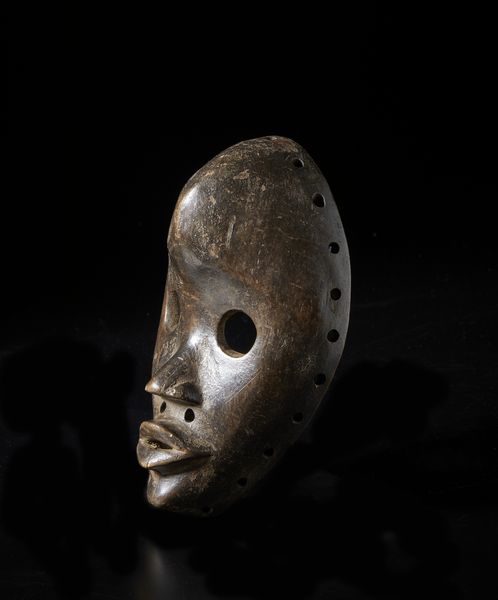 Dan - Costa d'Avorio/Liberia : Maschera antropomorfa con occhi circolari.Legno duro a patina scura.  - Asta Asta 422 | AFRICA, OCEANIA E AMERICHE - ARTIGIANATO AFRICANO: VARI COMMITTENTI E SELEZIONE DALLA COLLEZIONE BARTOLOMUCCI Online - Associazione Nazionale - Case d'Asta italiane