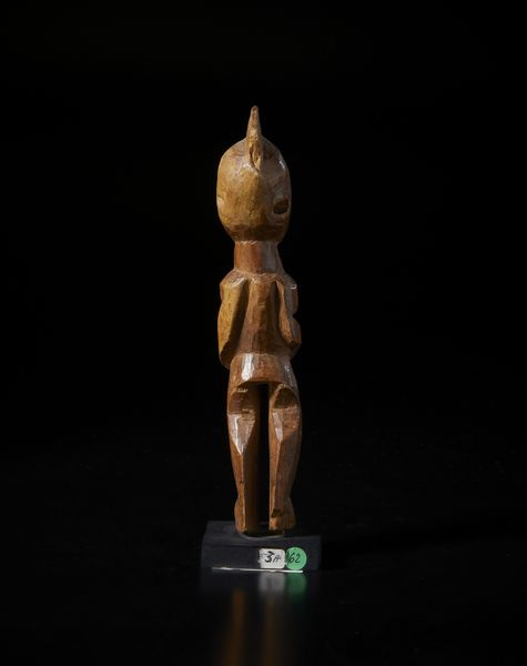 Igbo - Nigeria : Scultura antropomorfa. Legno a patina chiara.  - Asta Asta 422 | AFRICA, OCEANIA E AMERICHE - ARTIGIANATO AFRICANO: VARI COMMITTENTI E SELEZIONE DALLA COLLEZIONE BARTOLOMUCCI Online - Associazione Nazionale - Case d'Asta italiane