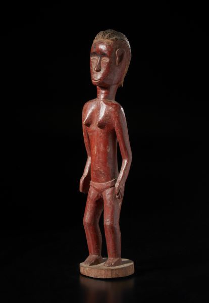 Baule - Costa d'Avorio : Scultura antropomorfa femminile.Legno duro e pigmenti rossi e neri.  - Asta Asta 422 | AFRICA, OCEANIA E AMERICHE - ARTIGIANATO AFRICANO: VARI COMMITTENTI E SELEZIONE DALLA COLLEZIONE BARTOLOMUCCI Online - Associazione Nazionale - Case d'Asta italiane