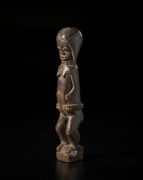 Fang - Gabon : Scultura antropomorfa. Legno duro a patina scura.  - Asta Asta 422 | AFRICA, OCEANIA E AMERICHE - ARTIGIANATO AFRICANO: VARI COMMITTENTI E SELEZIONE DALLA COLLEZIONE BARTOLOMUCCI Online - Associazione Nazionale - Case d'Asta italiane