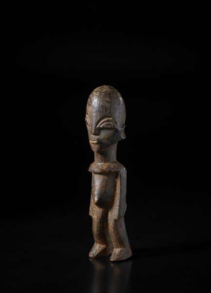 Lobi - Burkina Faso : Scultura antropomorfa Bateba. Legno duro a patina scura.  - Asta Asta 422 | AFRICA, OCEANIA E AMERICHE - ARTIGIANATO AFRICANO: VARI COMMITTENTI E SELEZIONE DALLA COLLEZIONE BARTOLOMUCCI Online - Associazione Nazionale - Case d'Asta italiane