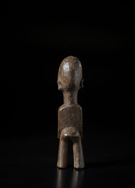 Lobi - Burkina Faso : Scultura antropomorfa Bateba. Legno duro a patina scura.  - Asta Asta 422 | AFRICA, OCEANIA E AMERICHE - ARTIGIANATO AFRICANO: VARI COMMITTENTI E SELEZIONE DALLA COLLEZIONE BARTOLOMUCCI Online - Associazione Nazionale - Case d'Asta italiane