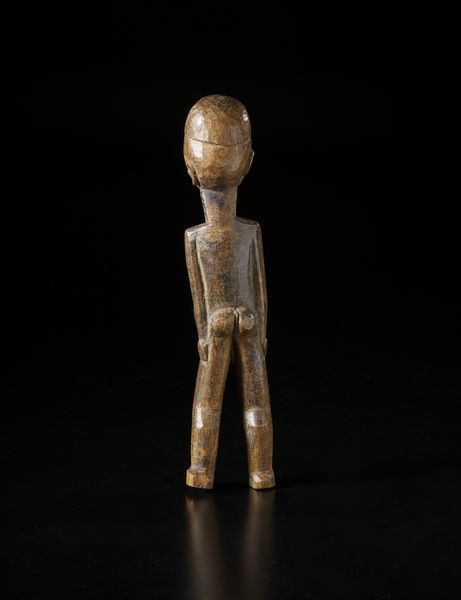 Lobi - Burkina Faso : Scultura antropomorfa Bateba.Legno duro a patina marrone.  - Asta Asta 422 | AFRICA, OCEANIA E AMERICHE - ARTIGIANATO AFRICANO: VARI COMMITTENTI E SELEZIONE DALLA COLLEZIONE BARTOLOMUCCI Online - Associazione Nazionale - Case d'Asta italiane