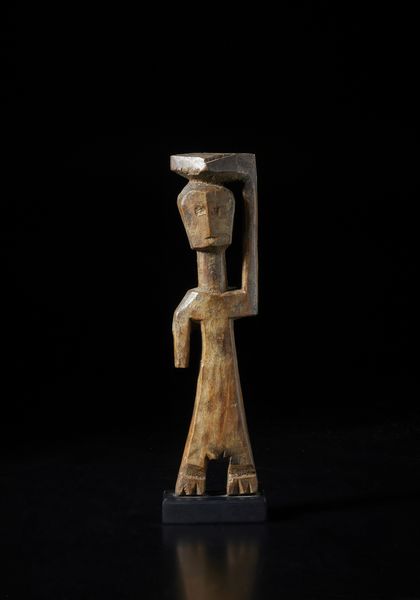 Adan - Togo/Ghana : Scultura antropomorfa stilizzata Aklama. Legno duro a patina naturale.  - Asta Asta 422 | AFRICA, OCEANIA E AMERICHE - ARTIGIANATO AFRICANO: VARI COMMITTENTI E SELEZIONE DALLA COLLEZIONE BARTOLOMUCCI Online - Associazione Nazionale - Case d'Asta italiane